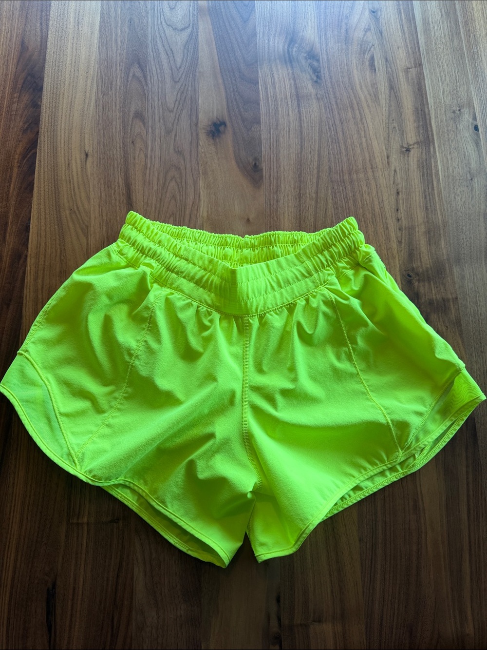 Lululemon athletica hotty hot lined short 3.5” size 6